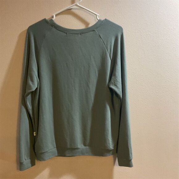 Magnolia Dreamer Crewneck lightweight Sweatshirt Washed Sage Green - Picture 2 of 5